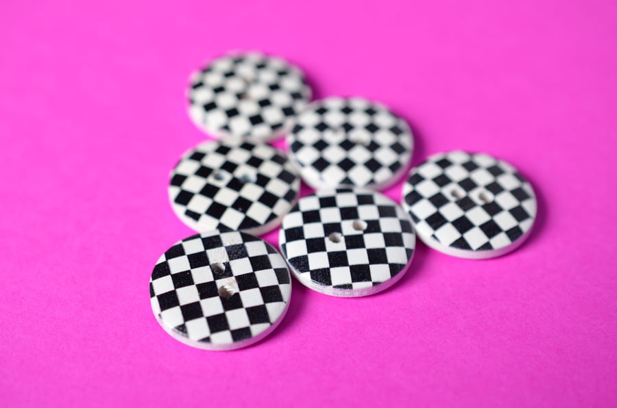 Wooden Black & White Retro Check Buttons 6pk 20mm (MZ14)