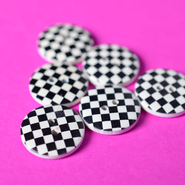 Wooden Black & White Retro Check Buttons 6pk 20mm (MZ14)