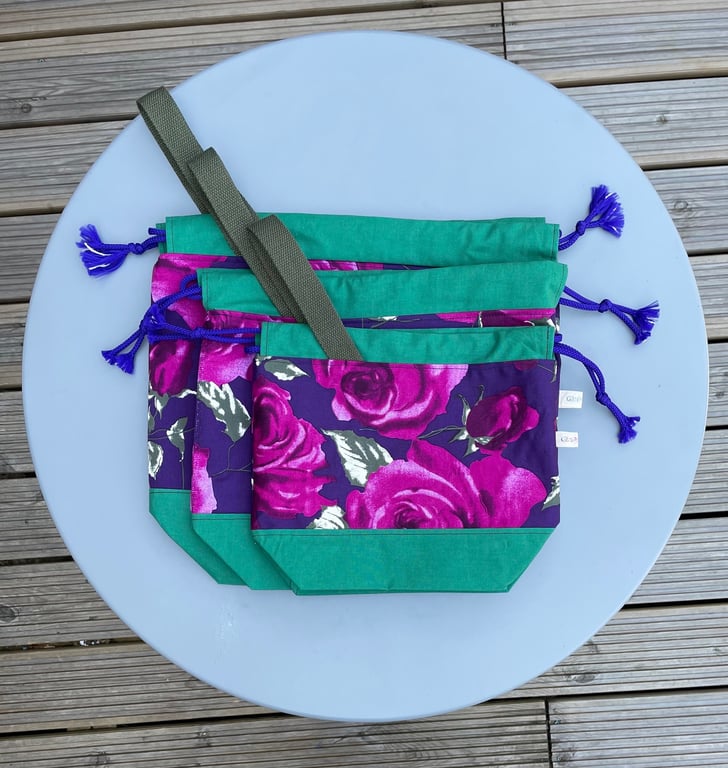 Drawstring project bag for knitting, crochet or embroidery - pinky purply roses