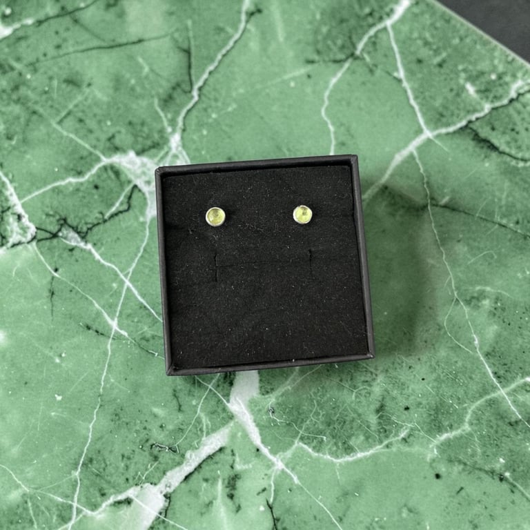  Sterling Silver Peridot Stud Earrings - August Birthstone - Gift Boxed
