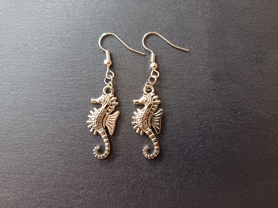 Handmade silver seahorse dangle earrings 