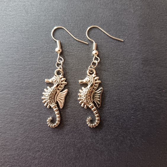 Handmade silver seahorse dangle earrings 