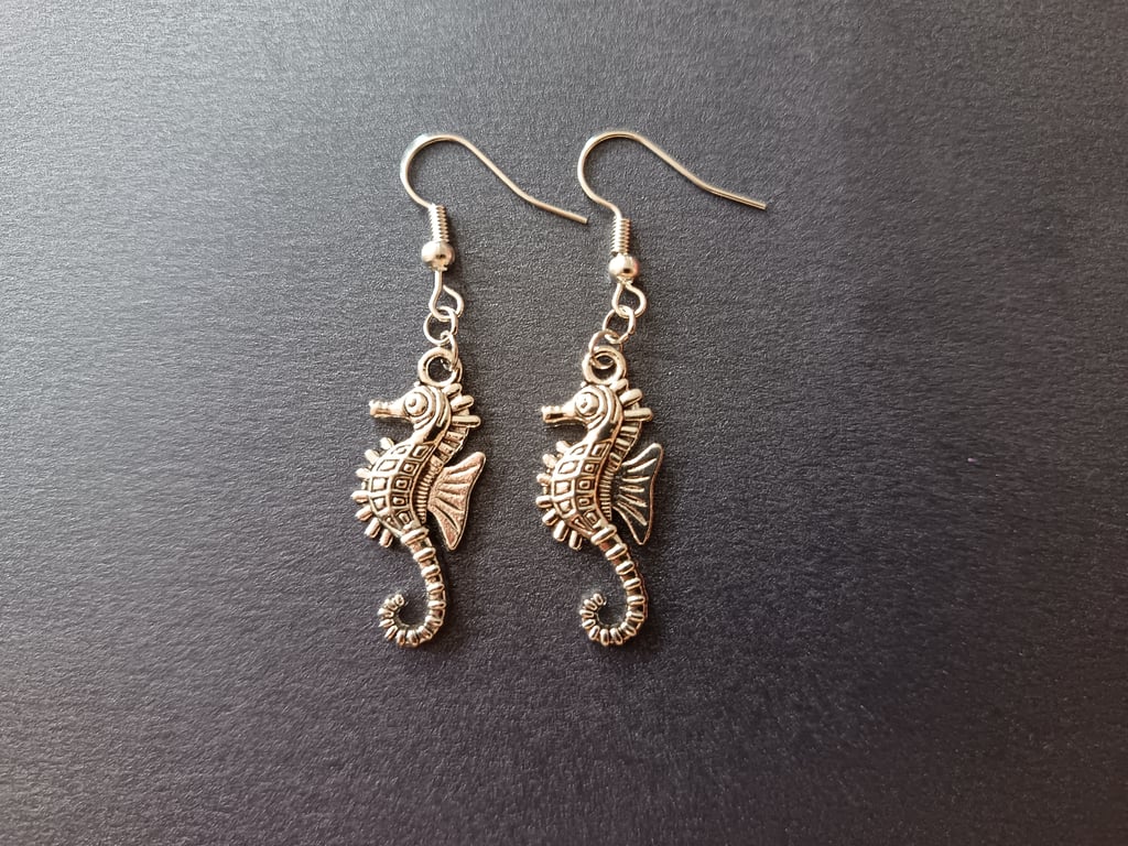Handmade silver seahorse dangle earrings 
