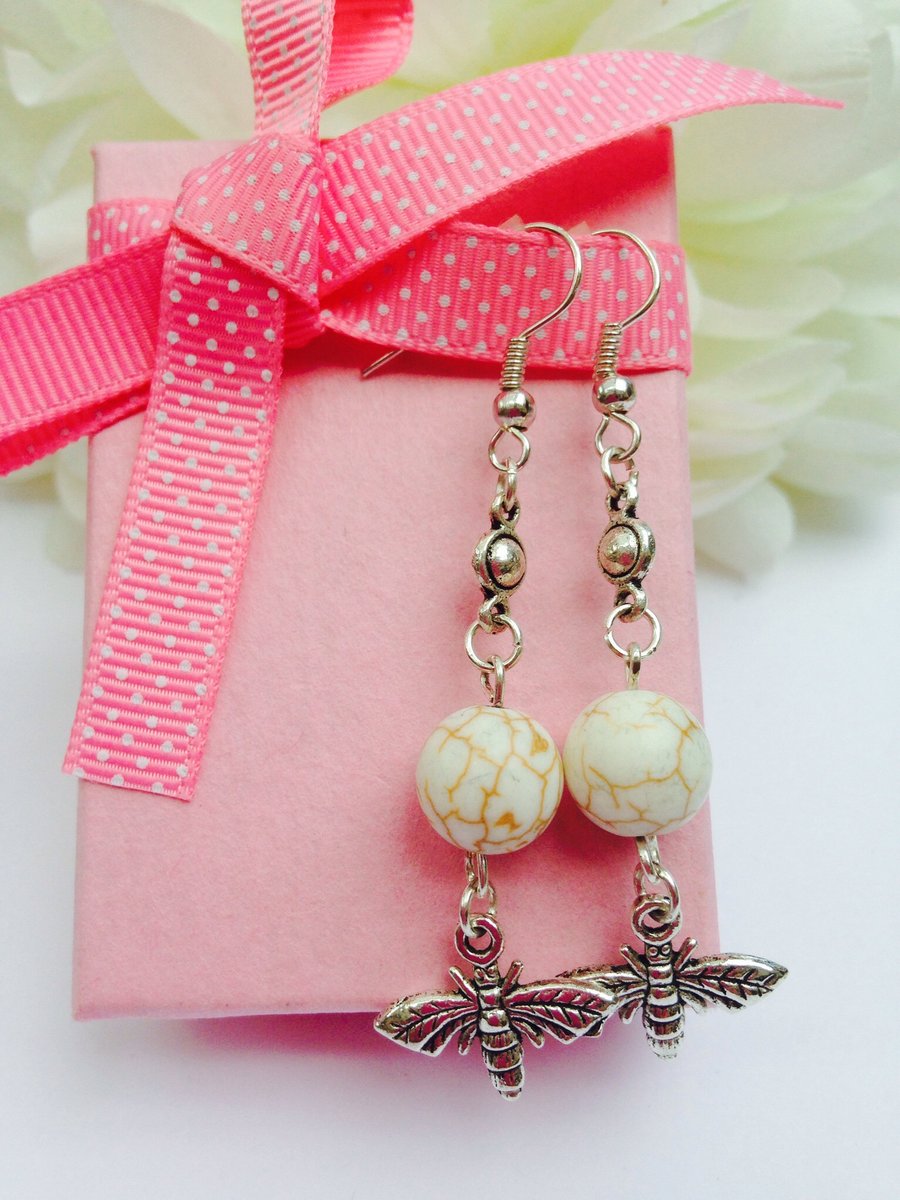 FREE P&P Bee Earrings with cream and beige glass bead 