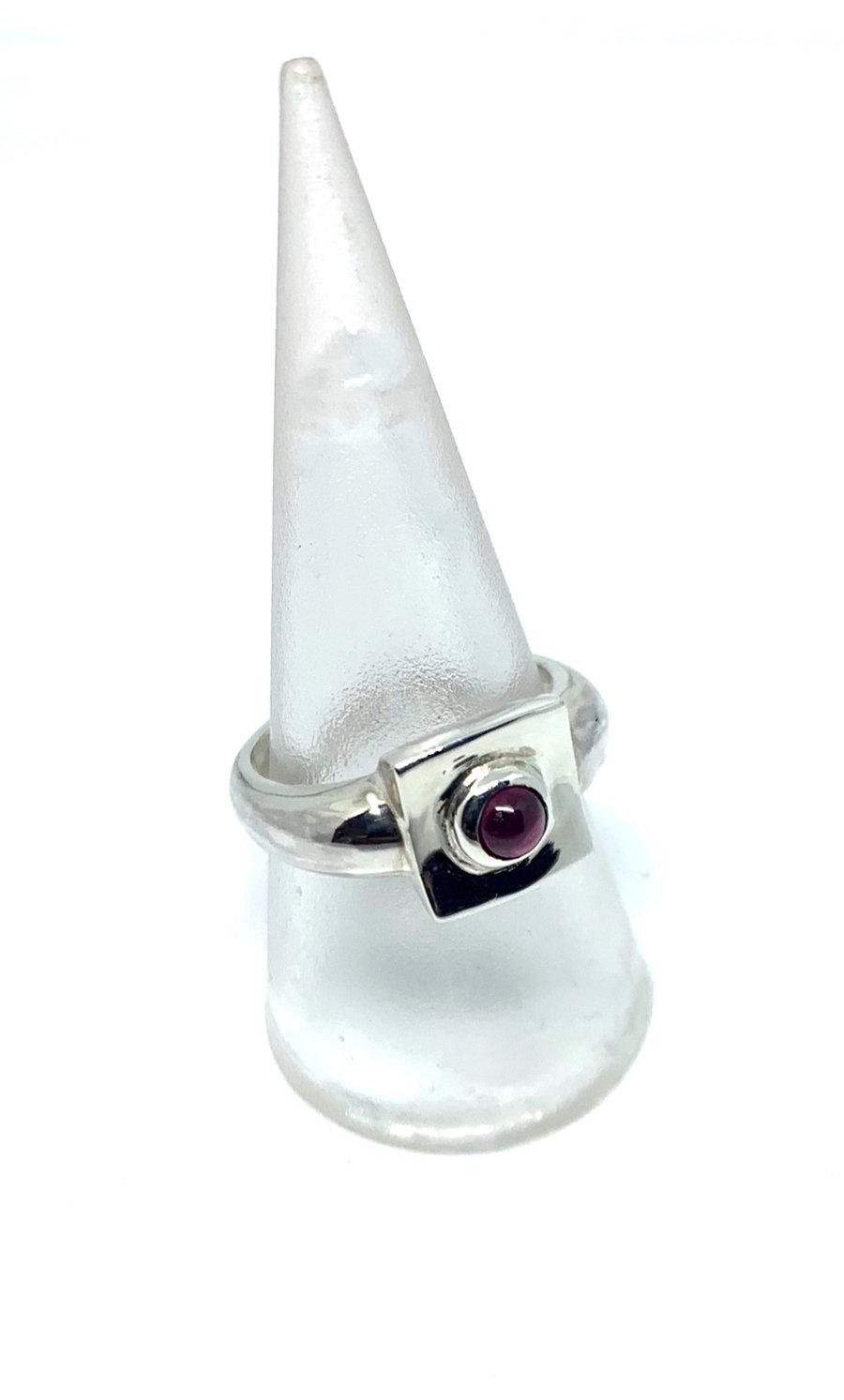 Garnet ring in sterling silver 925