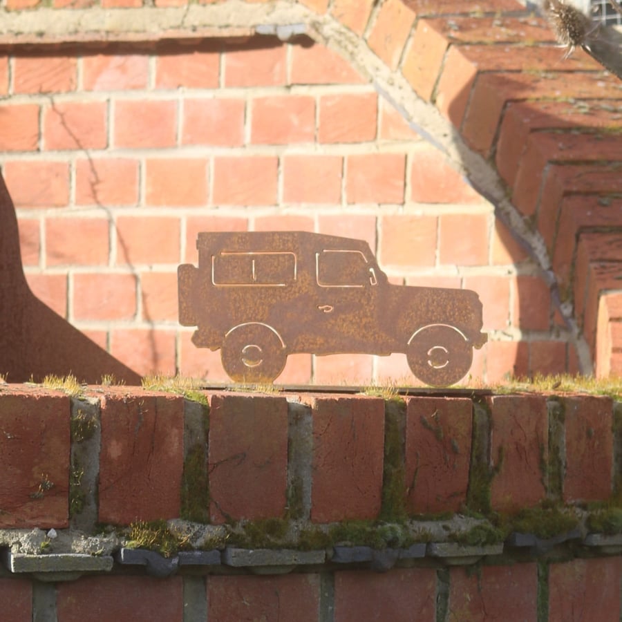 Rusty metal Land Rover Defender outdoor and garden gift, Land Rover garden decor