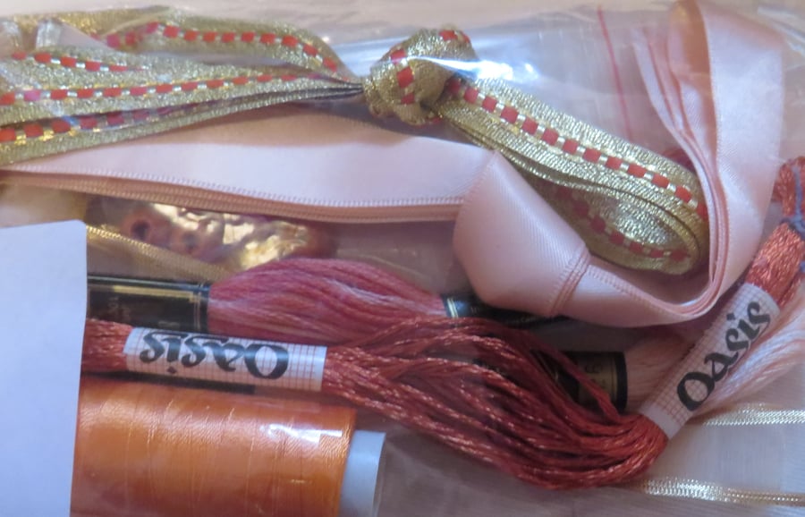 Razamataz pack Ribbons-Braids-Threads  REF FY408