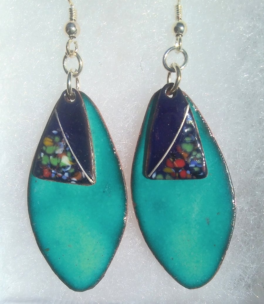 BEAUTIFUL ENAMELLED EARRINGS, OVAL SHAPED WITH CONTRASTING DANGLY CLOISONNE WORK