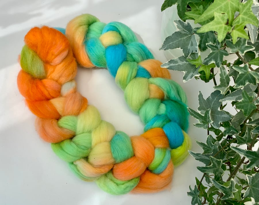 Merino fibre wool for spinning or felting. 90g  hand dyed. 