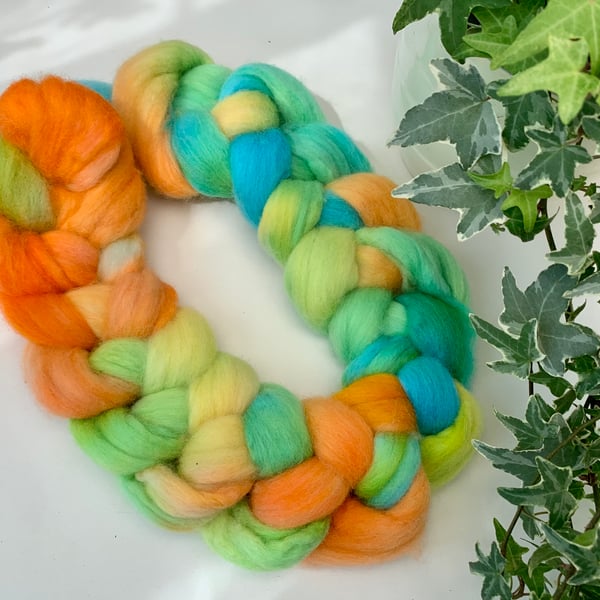Merino fibre wool for spinning or felting. 90g  hand dyed. 