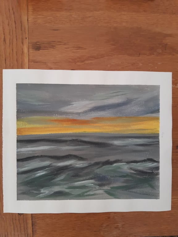   Sea crashing waves. The nearing 