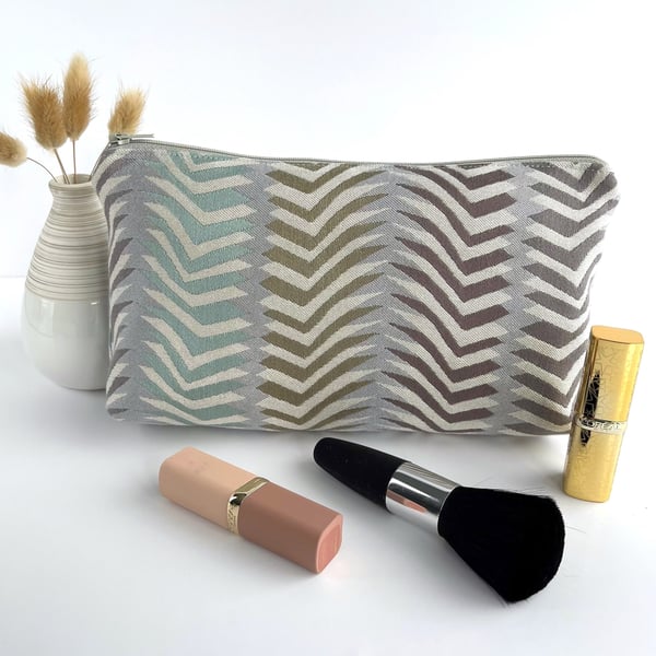 Cosmetic Bag with Chevrons Pattern
