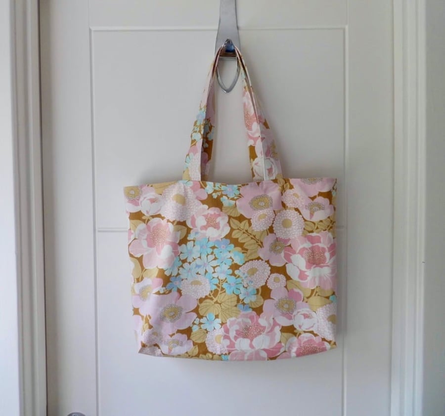 Big tote bag with coin purse matching set in reclaimed vintage fabric 1970s