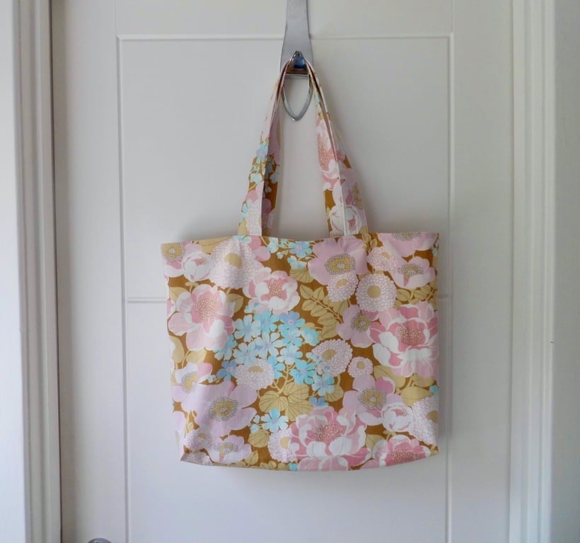 Big tote bag with coin purse matching set in reclaimed vintage fabric 1970s