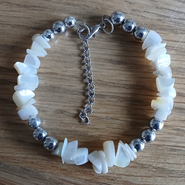 BEADED BRACELET (Mother of Pearl & Silver with Silver Metal Clasp)