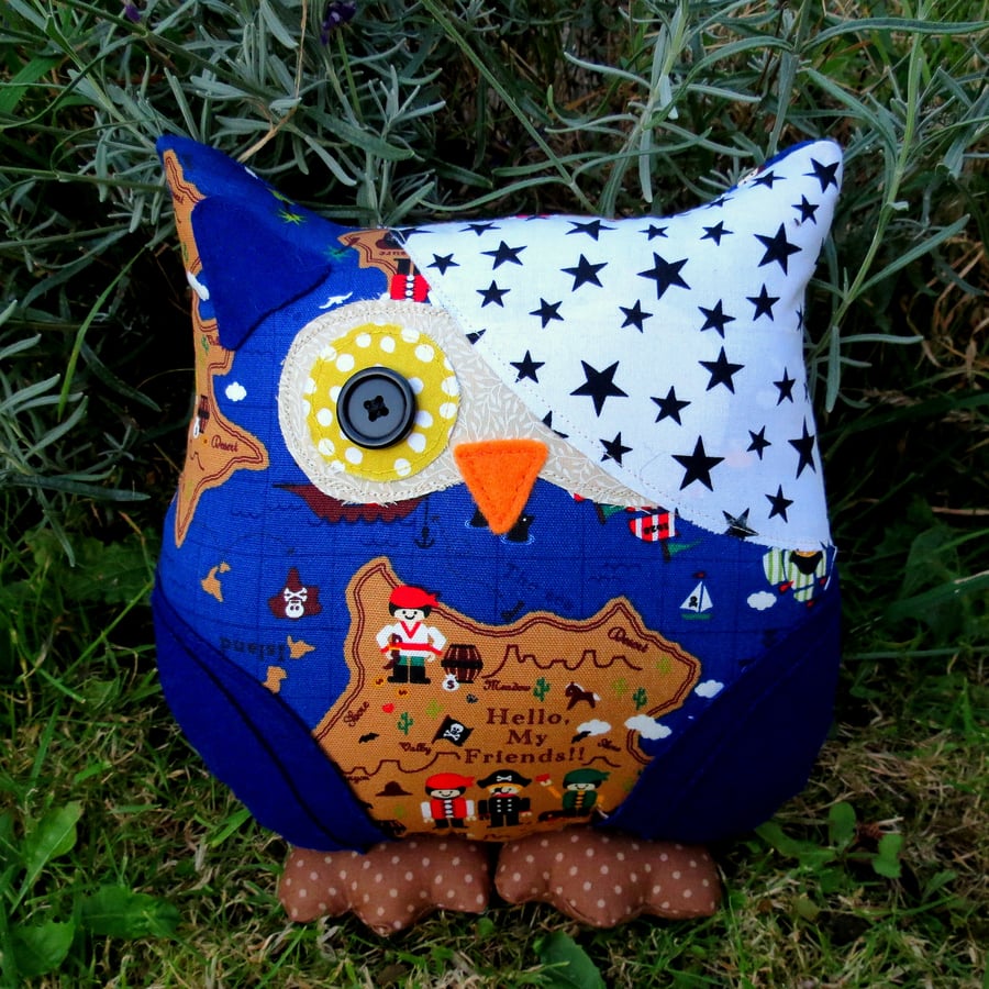 SALE!!!  A  pirate owl cushion.  24cm tall.  Pirate decor.