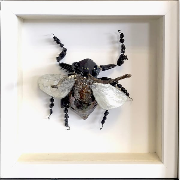 Ceramic Porcelain Bug Fly- Trixie