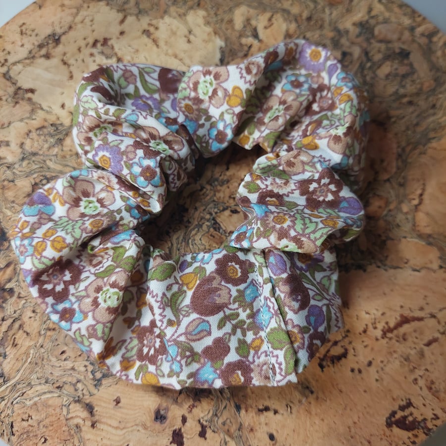 vintage floral scrunchie 