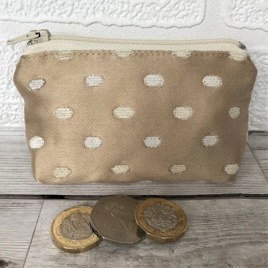 Small purse in gold fabric with cream textured spot pattern