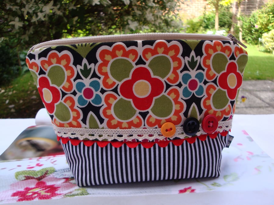 Cotton Make up Bag - floral - lace trim - padded.