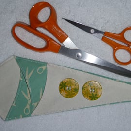 Scissor Holder. Fabric Scissor Case for 3 pairs Scissors. Green Scissors Print