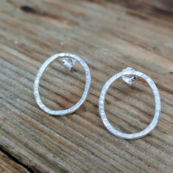 Hammered oval stud earrings 