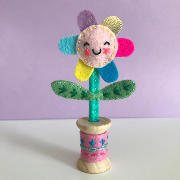 Embroidered Happy Flower in Wooden Bobbin- Pale Pink Face Rose Pink Bobbin