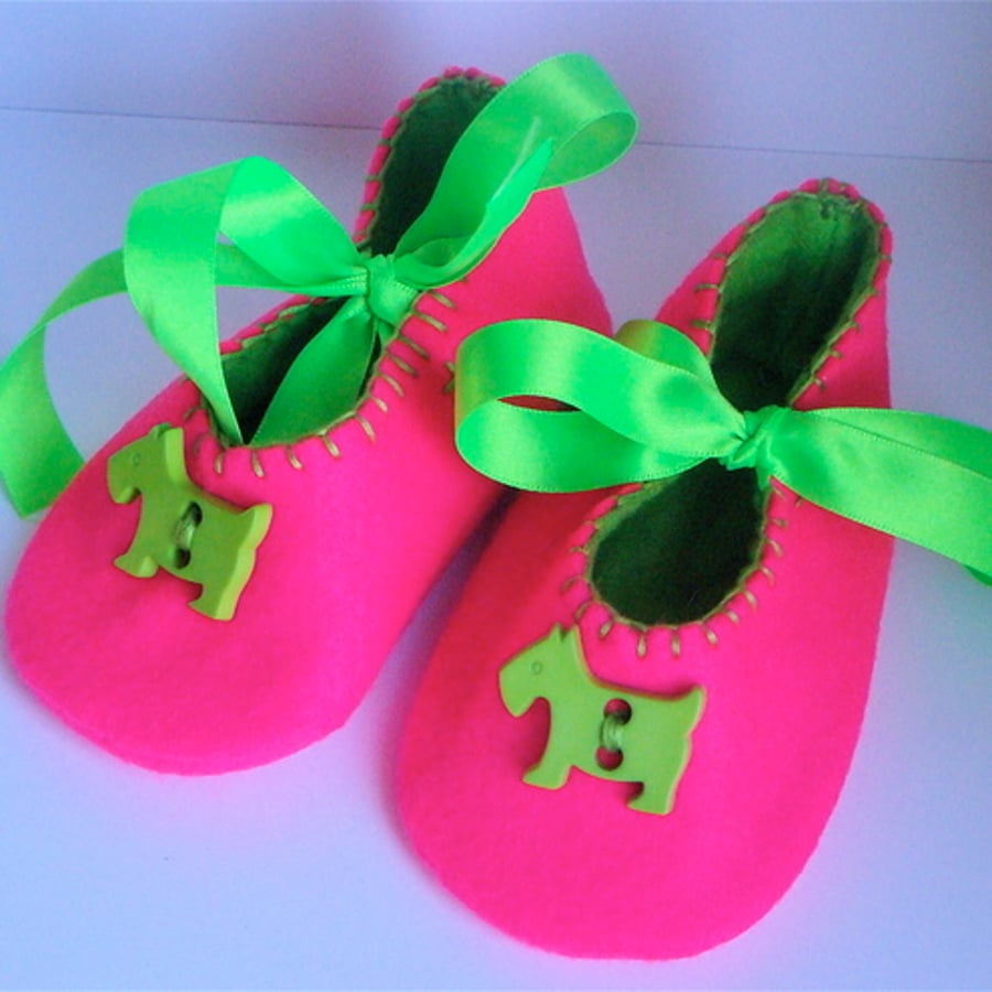 Scottie Dog Fuschia Pink and Lime Green Felt Baby ShoesBooties