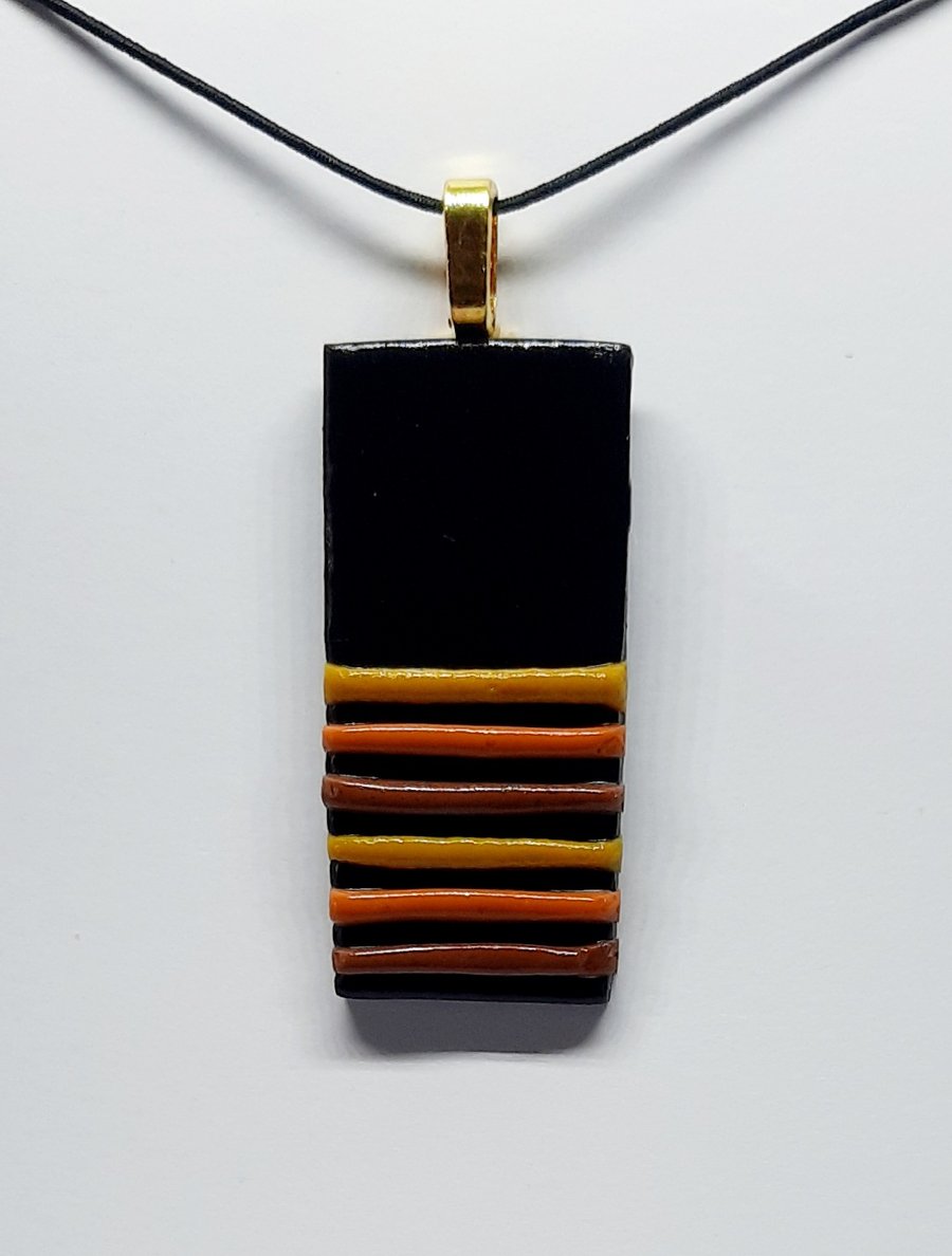 Striped pendant necklace 