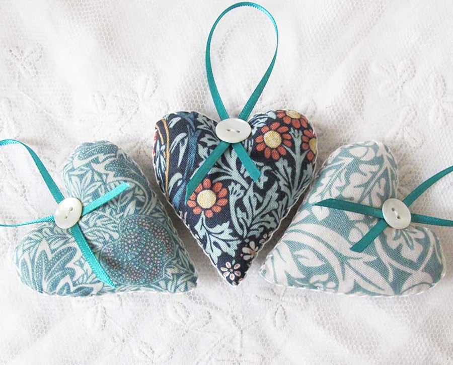 SET OF 3 WILLIAM MORRIS LAVENDER BAGS - HEART SHAPED