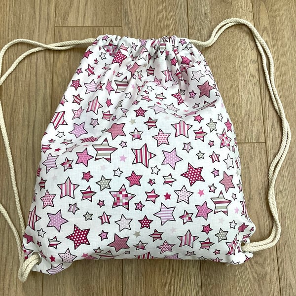 drawstring backpack in cotton fabric fully lined with water-resistant fabric. Sh