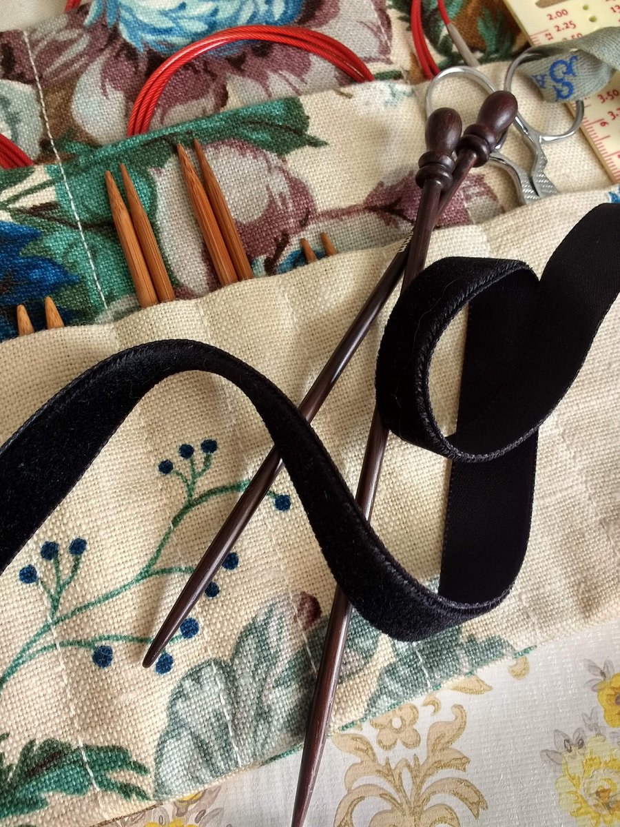 " Judit" knitting needle wrap