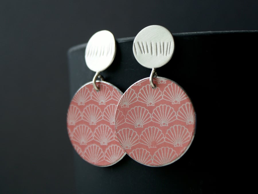 Colour circle drop earrings - coral shell