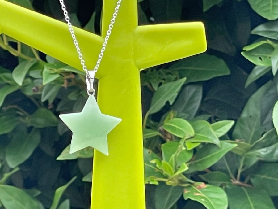 AVENTURINE NECKLACE green star disco cool retro