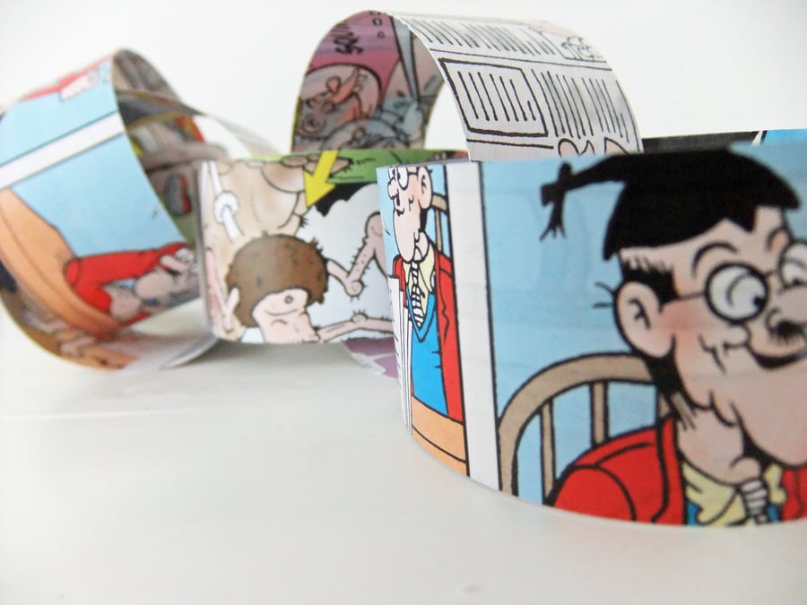 Paper Chain - DIY-  upcycled paper chain from Beano or Vintage Music Score 