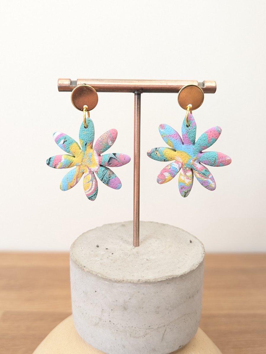 Spring lilac flower dangles