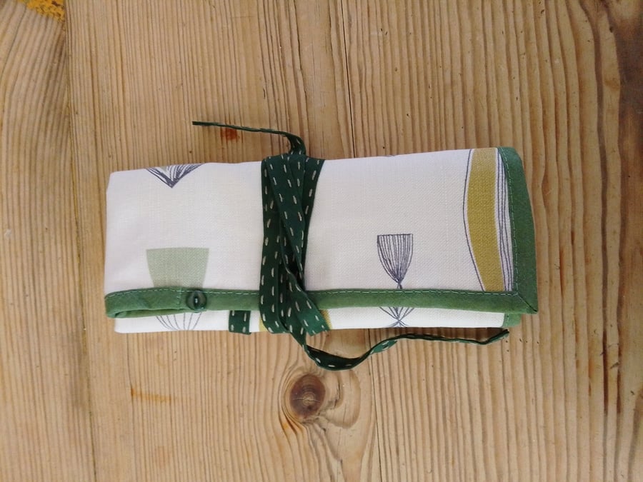 Make up brush roll holder