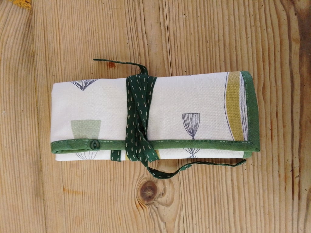 Make up brush roll holder