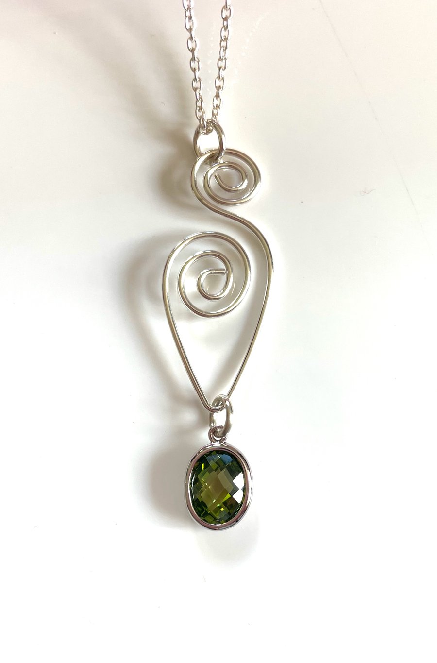 Art deco inspired peridot pendant 