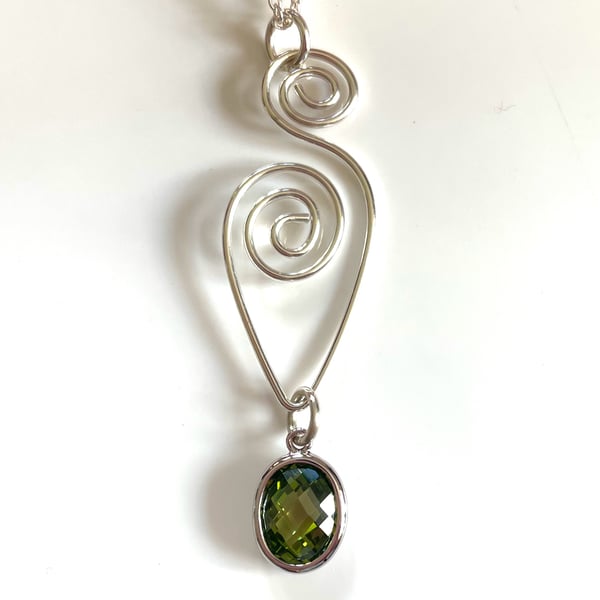 Art deco inspired peridot pendant 