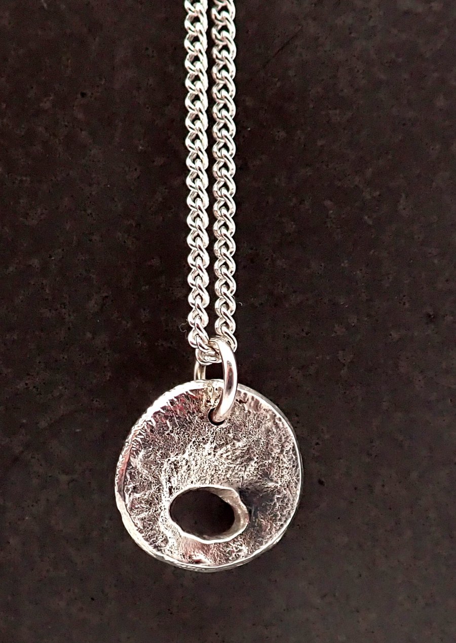 Textured disc necklace