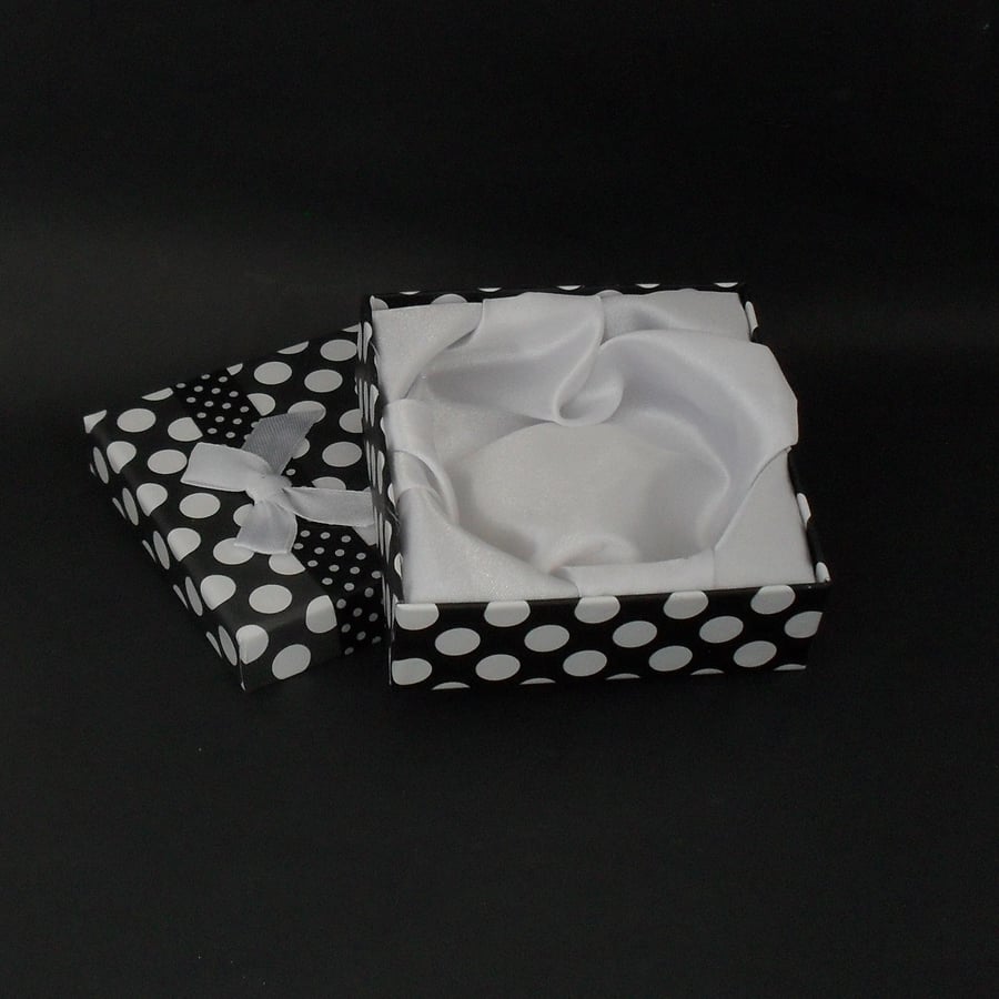 Black and white large bracelet & bangle gift box