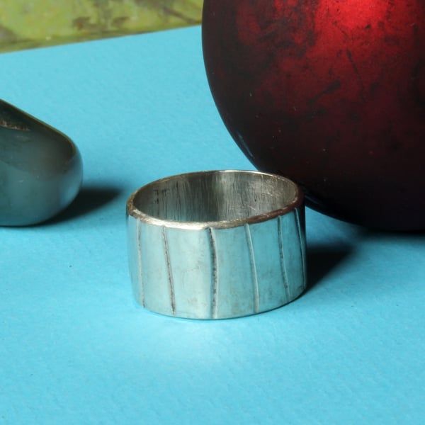 Sale - Silver Band Ring With Textured Lines - Size T