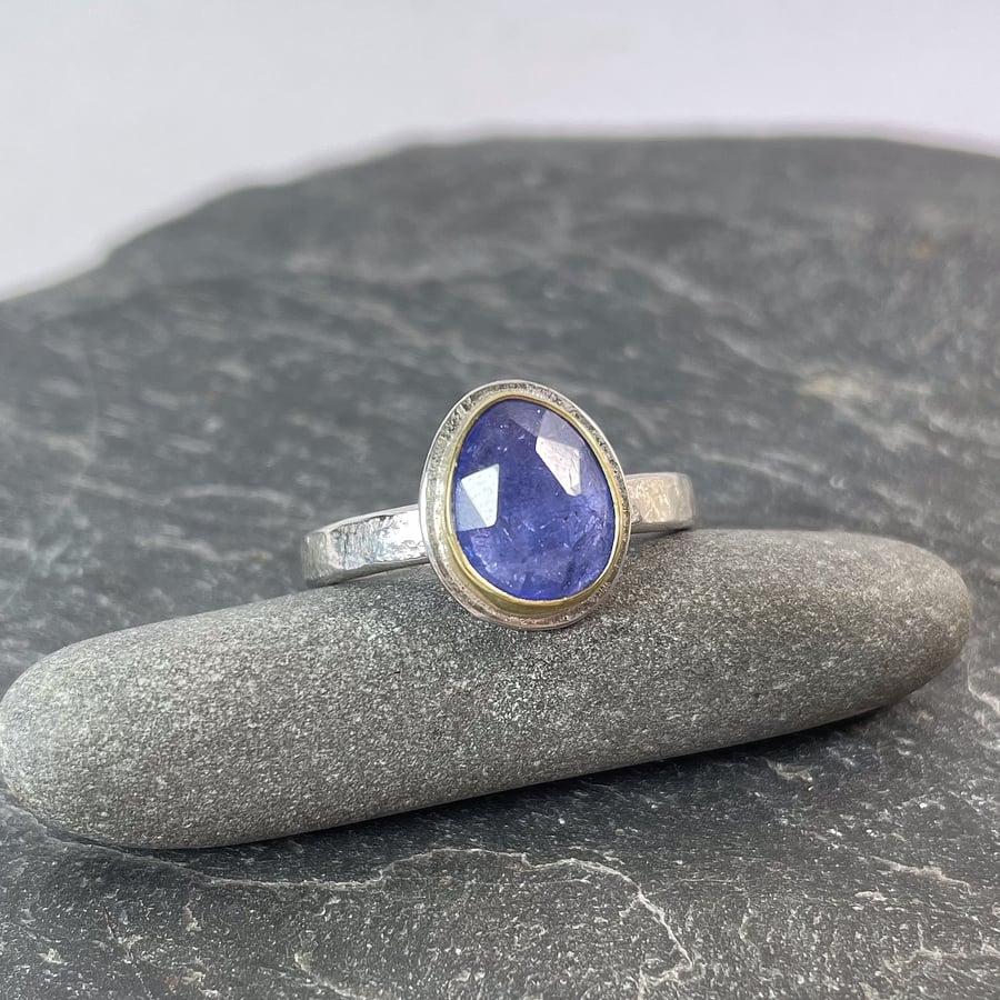 Sterling silver, 18ct gold and tanzanite Polki ring size N.5