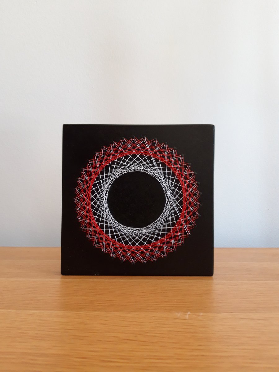 Retro string art picture (circular)