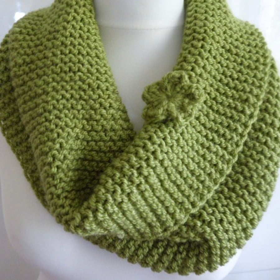 Chunky cowl, handknitted green cowl, knit neckwarmer, free brooch