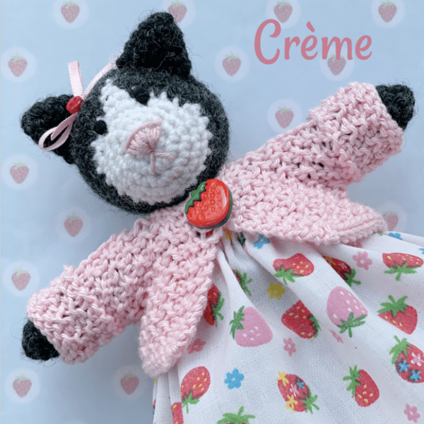 Crocheted Amigurumi Collectible Artdoll Cat - Creme