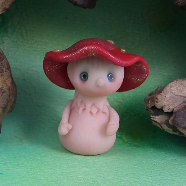 Tiny Toadstool Gnome 'Clarys' undercover OOAK Sculpt