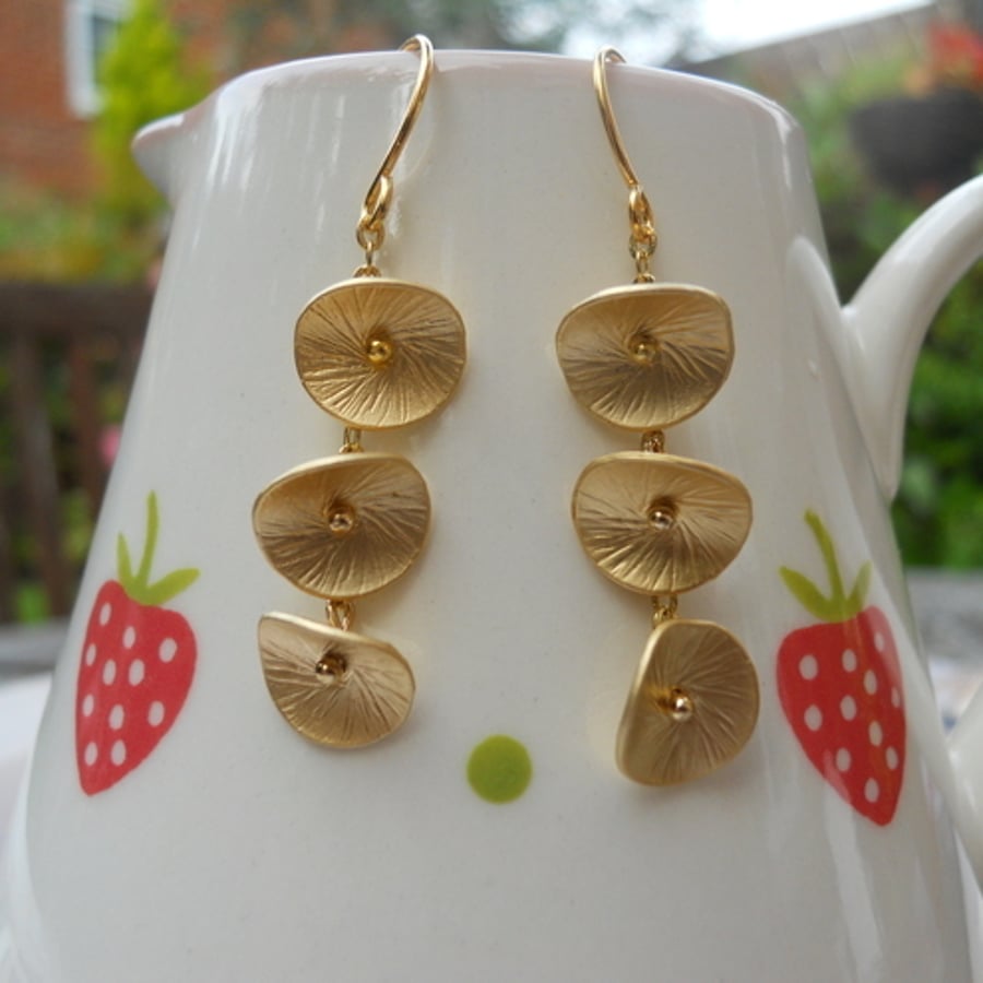 ♥ Gold poppy earrings