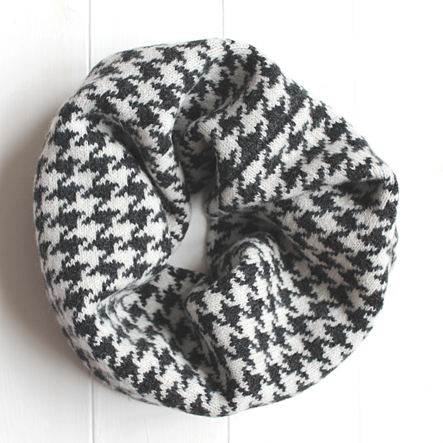 SECONDS SUNDAY Houndstooth knitted cowl - monochrome